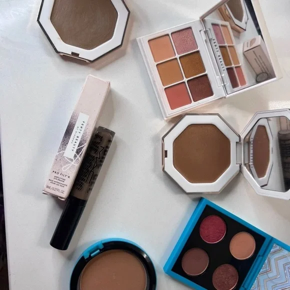 Makeup bundle - Picture 2 of 3